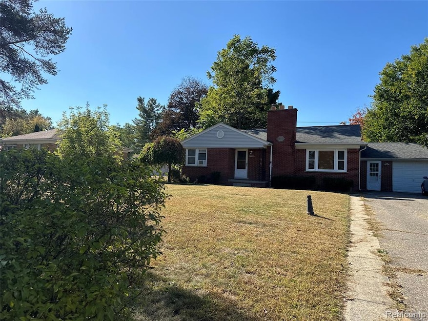 2216 Middlebelt Rd, West Bloomfield, MI 48324 - photo 1