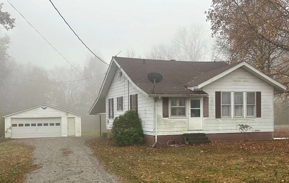 2002 Illinois 15, Fairfield, IL 62837 - photo 1