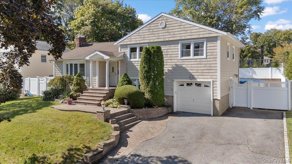 21 Eleanor Rd, Plainview, NY 11803 - photo 1