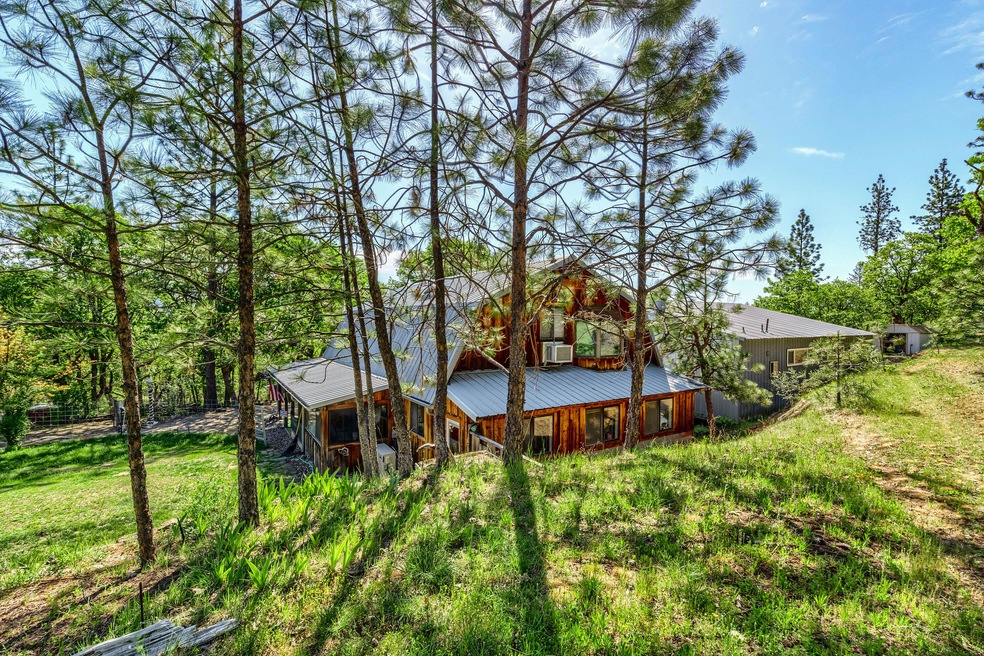 731 Greenleaf 1