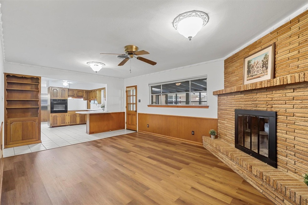 524 Brookview Dr, Hurst, TX 76054 - photo 1