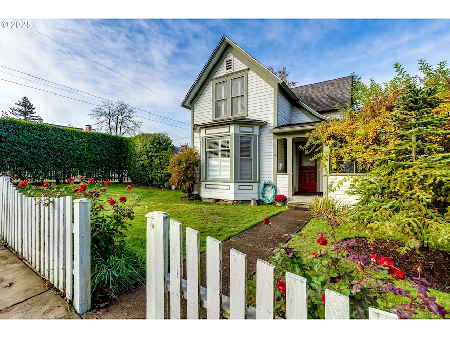 1888 Lincoln St, Eugene, OR 97401 - photo 1