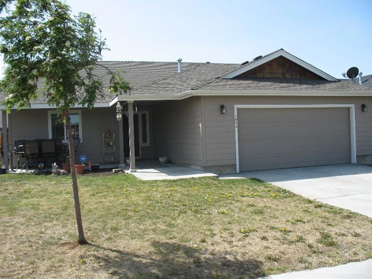 1986 NW Joshua Tree Ct, Redmond, OR 97756 - photo 1