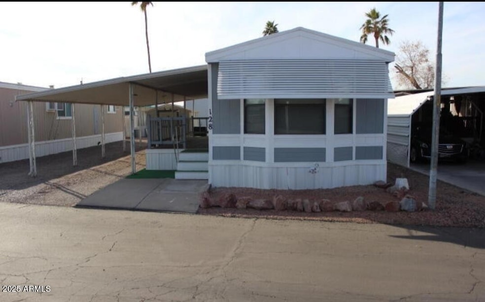 15606 S Gilbert Rd unit 128, Chandler, AZ 85225 - photo 1