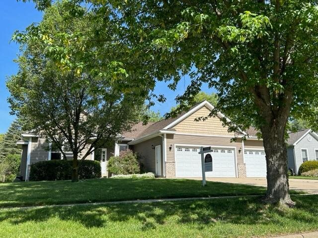 2770 Avalon Woods Dr, Portage, MI 49024 - photo 1