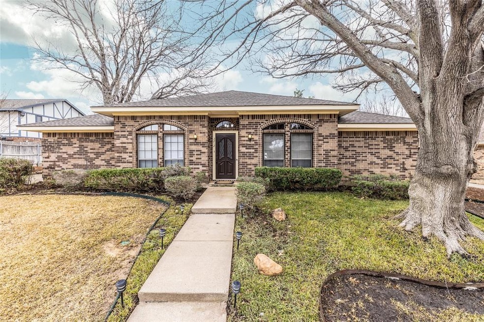 3212 Clear View Dr E, Bedford, TX 76021 - photo 1