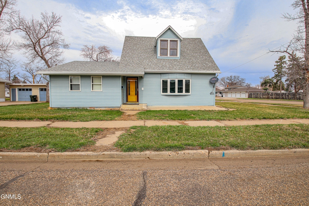 222 3rd Street NE - MLS Size-35