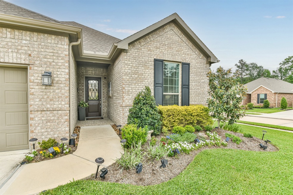 108 Dartmoor Ln, the Woodlands, TX 77354 - photo 1