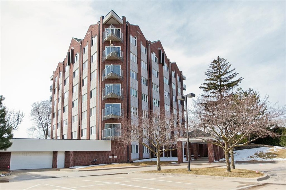 111 Cottage Grove Ave SE unit 201, Cedar Rapids, IA 52403 - photo 1