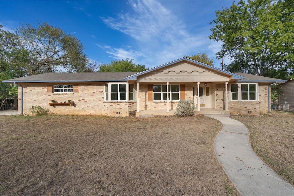 1334 Chestnut St, San Marcos, TX 78666 - photo 1