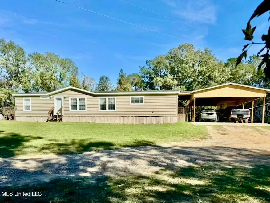 719 Kingston Rd, Natchez, MS 39120 - photo 1