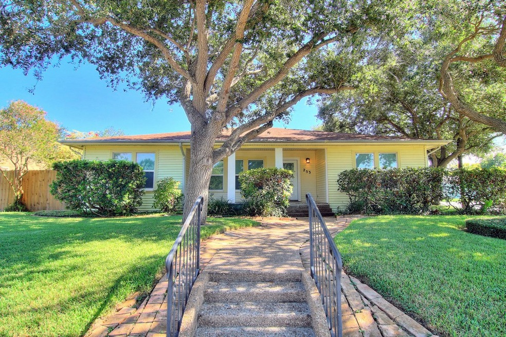 Welcome to 253 Melrose!