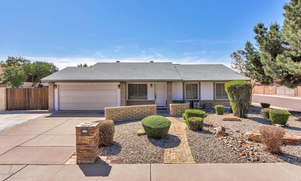3959 W Corrine Dr-large-001-1-Front Exte