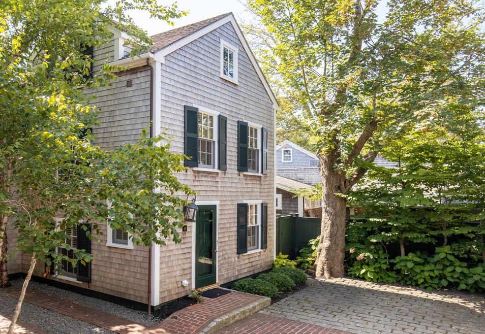 19 N Summer St, Edgartown, MA 02539 - photo 1