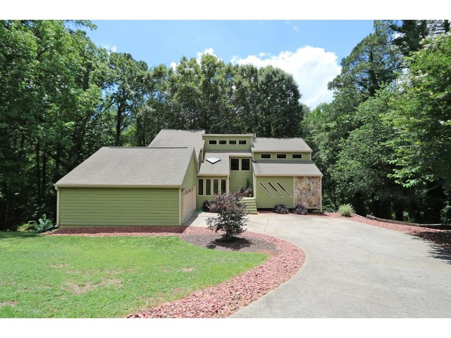 Huge 6 bed/3.5 bath contemporary home on a finishe