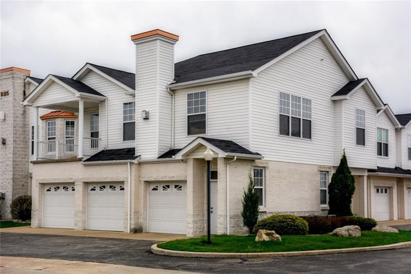 Welcome home! Private entrance with single integra