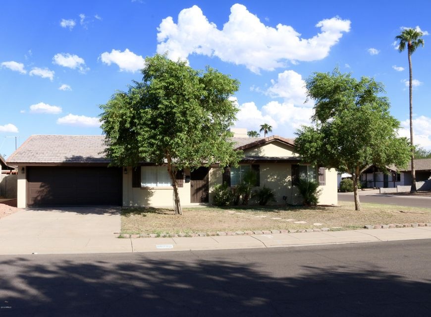 Mature Shade Tree Lined Front Entry