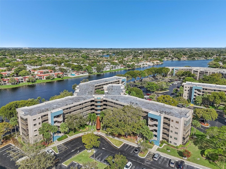 Colony Point Condominiums unit 408, Pembroke Pines, FL 33026 - photo 1