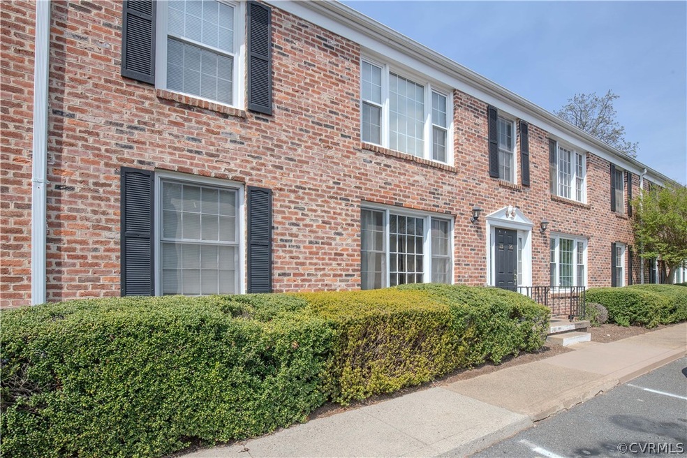 Welcome home to 2527 Hydraulic Road.