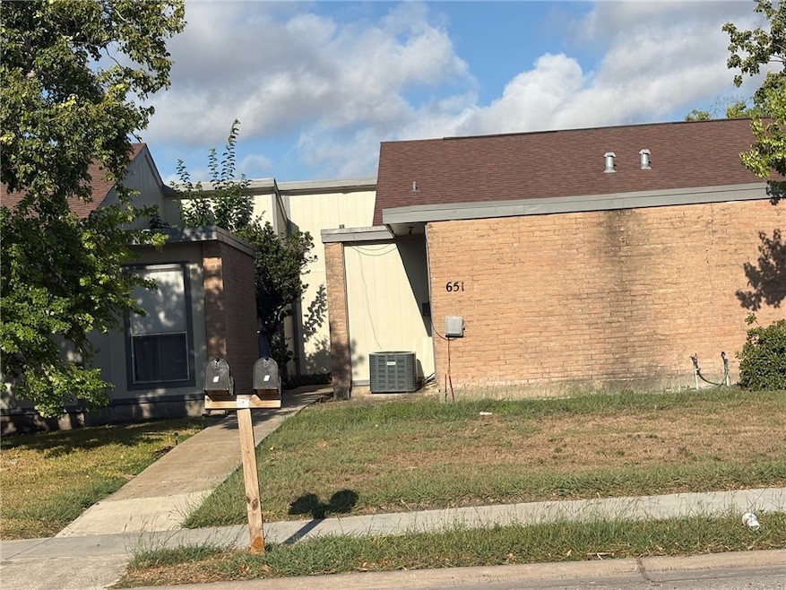 6517 Long Meadow Dr unit B, Corpus Christi, TX 78413 - photo 1