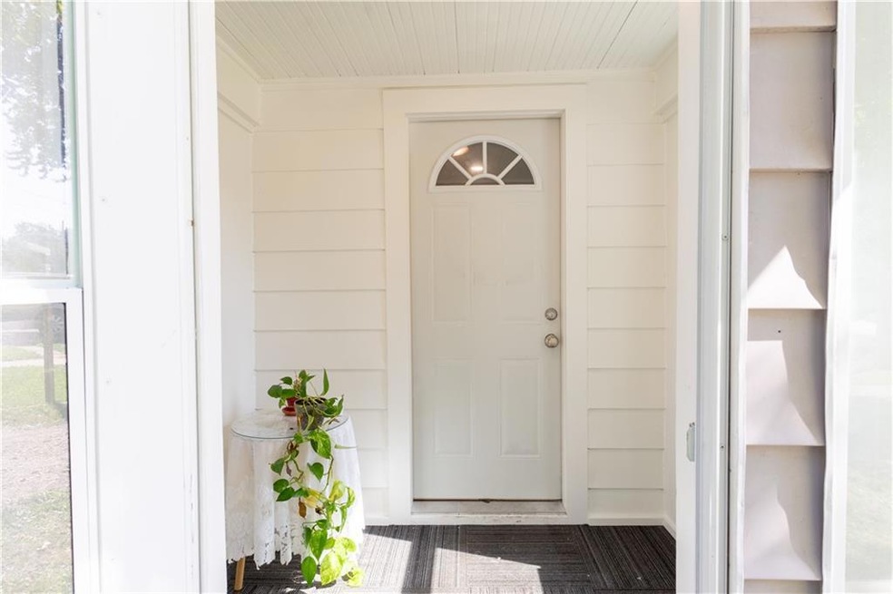 2438 Des Moines St, Des Moines, IA 50317 - photo 1