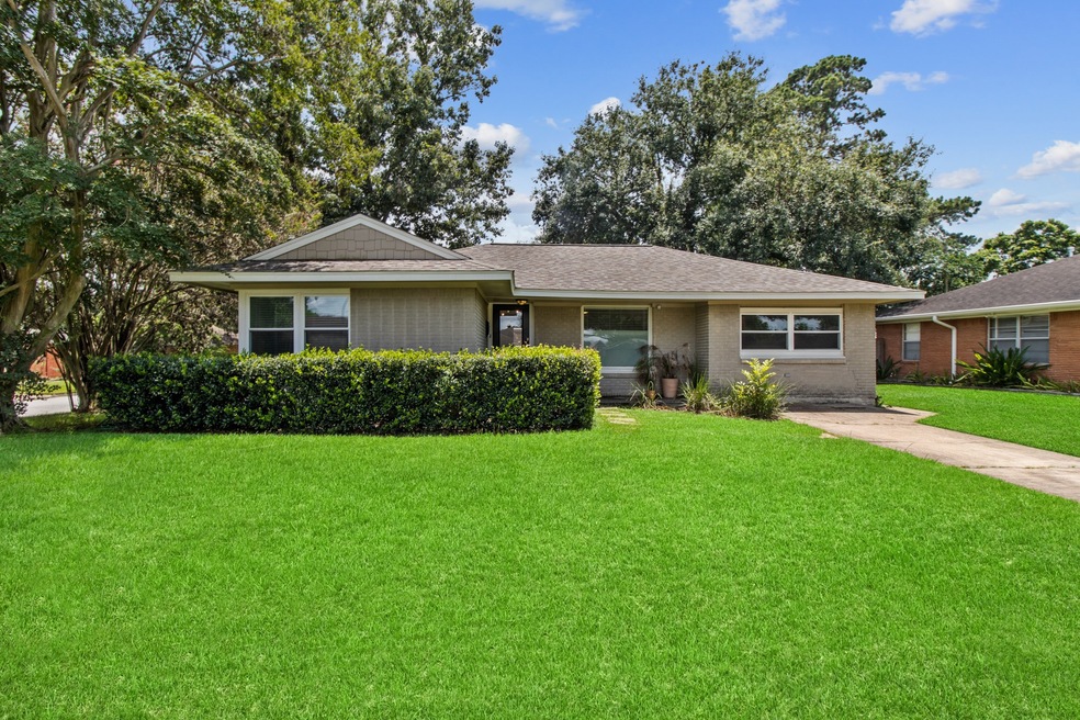 1003 W 31st St, Houston, TX 77018 - photo 1