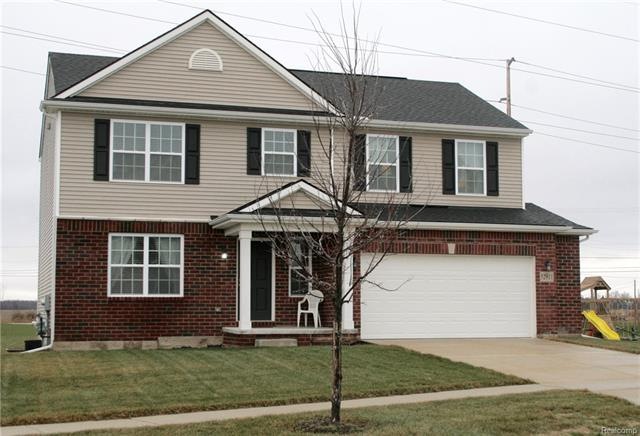 Clean, traditional colonial exterior, lots of spac