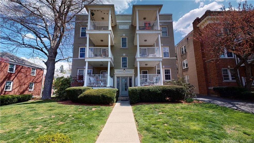 40 Robin Road's 1st floor balcony adds charm to th