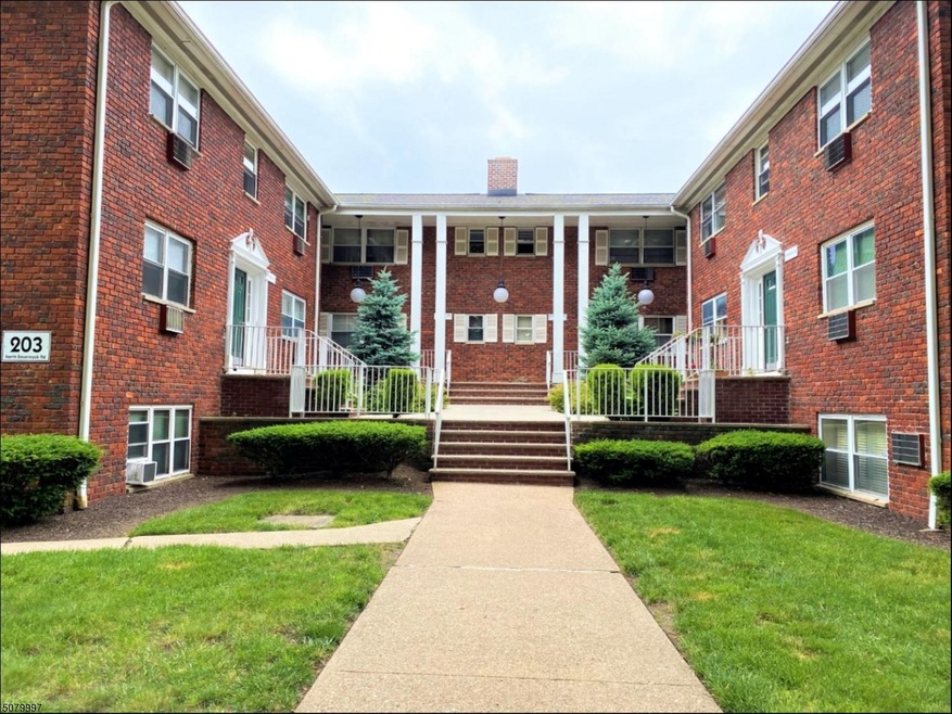203 N Beverwyck Rd unit 11, Lake Hiawatha, NJ 07034 - photo 1