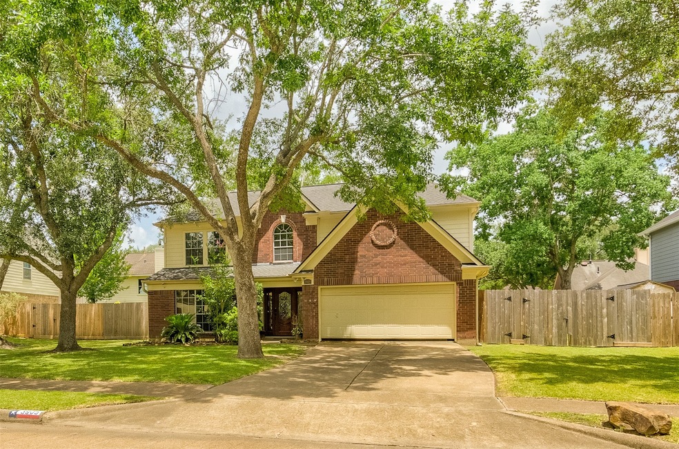 3905 Cedarwood Dr, Pearland, TX 77584 - photo 1