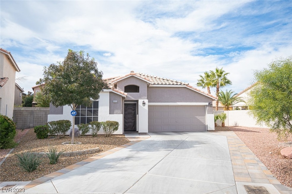 Welcome Home! Beautiful Curb Appeal & Extended 4 C