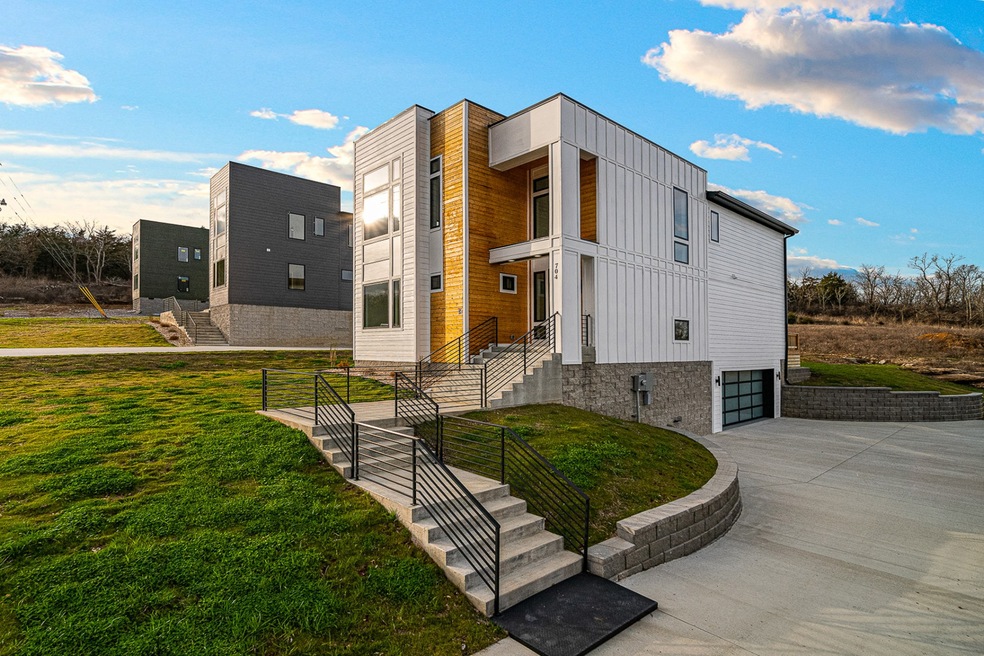 704 W 4th St, Columbia, TN 38401 - photo 1