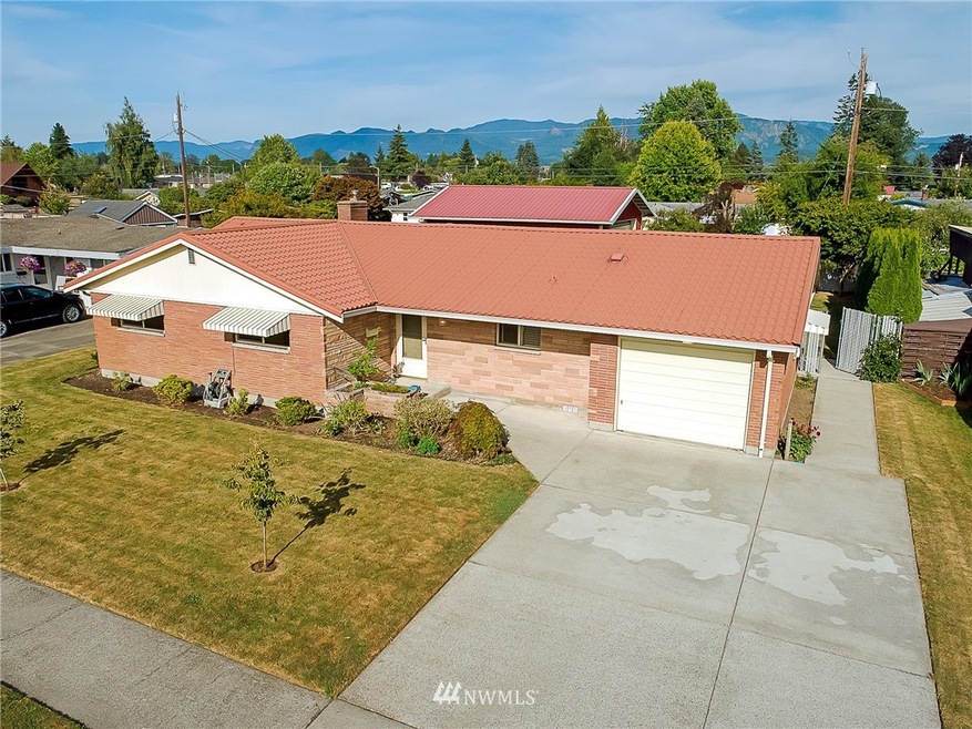 1209 Loraine St, Enumclaw, WA 98022 - photo 1