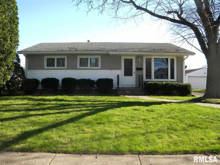 2145 W 34th St, Davenport, IA 52806 - photo 1