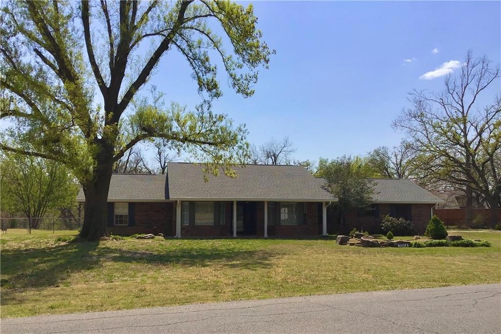 2504 Tall Oaks Trail, Edmond, OK 73025 - photo 1