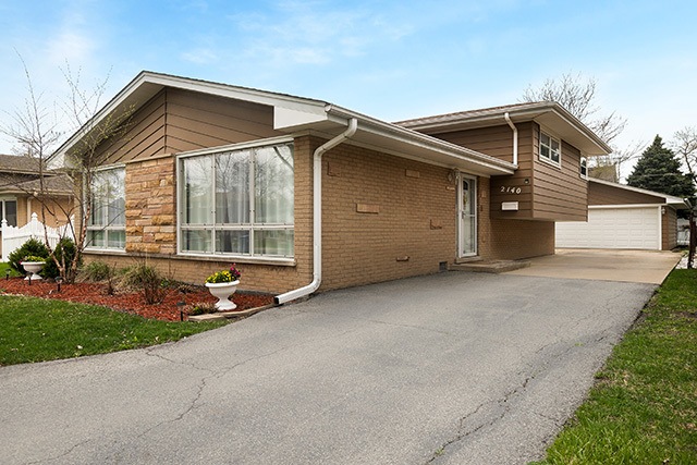 2140 Westview Dr, Des Plaines, IL 60018 - photo 1