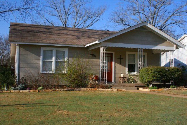 205 W Hackberry St, Fredericksburg, TX 78624 - photo 1