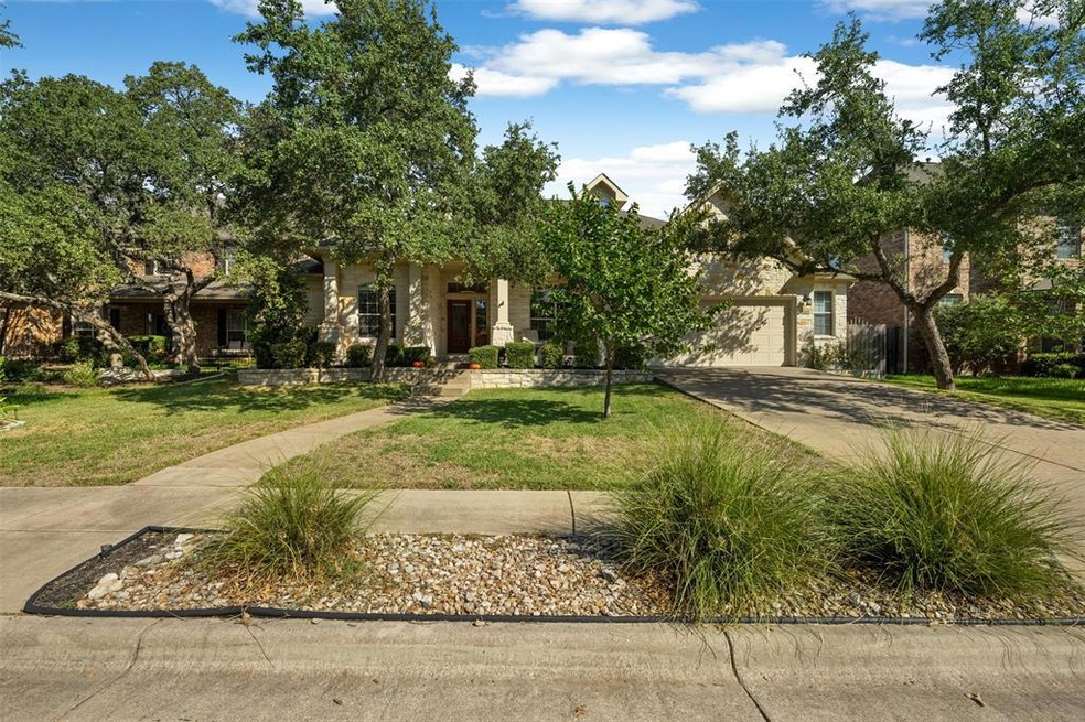 Stunning 4-side, white, chopped stone Newmark Winc
