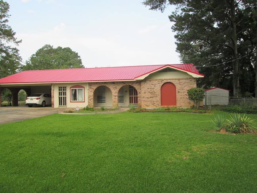 701 Lakeview Ave, McComb, MS 39648 - photo 1