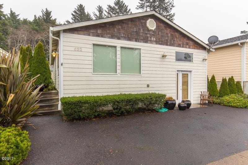 522 SE Neptune Ave, Lincoln City, OR 97367 - photo 1