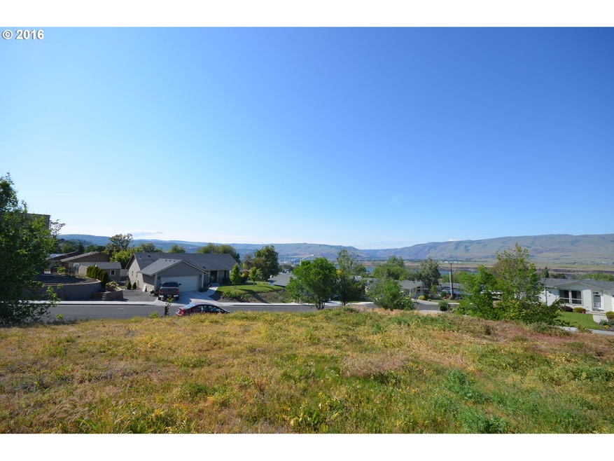 1702 Oakwood Dr, the Dalles, OR 97058 - photo 1