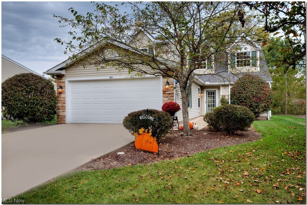 962 Chesterton Ct unit 4, Aurora, OH 44202 - photo 1