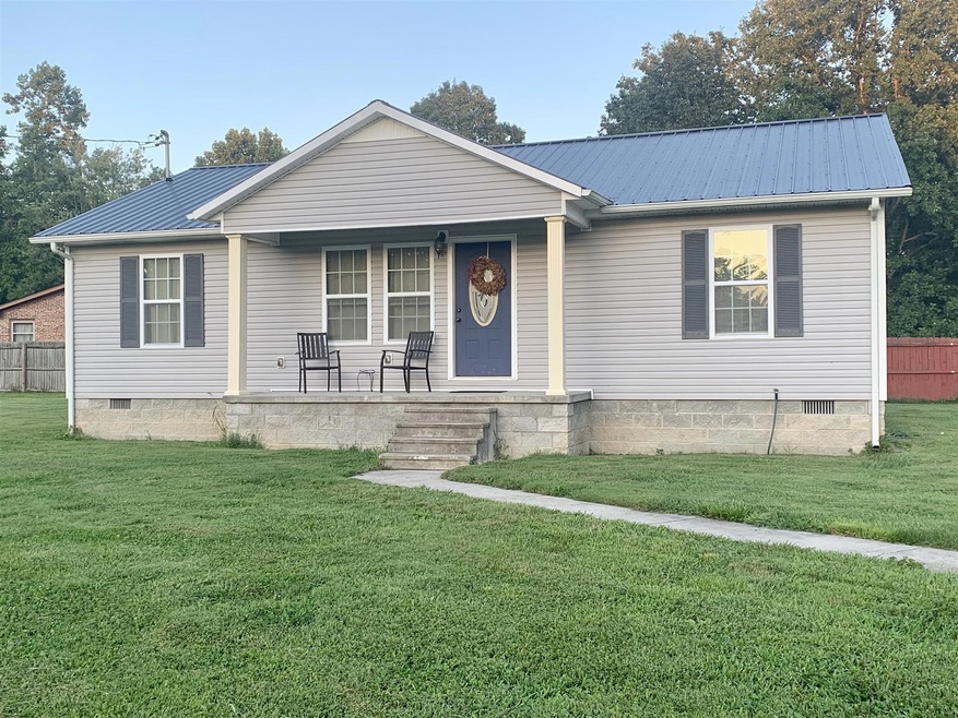 Adorable 2 BR/2 bath home! Only minutes to I-24!