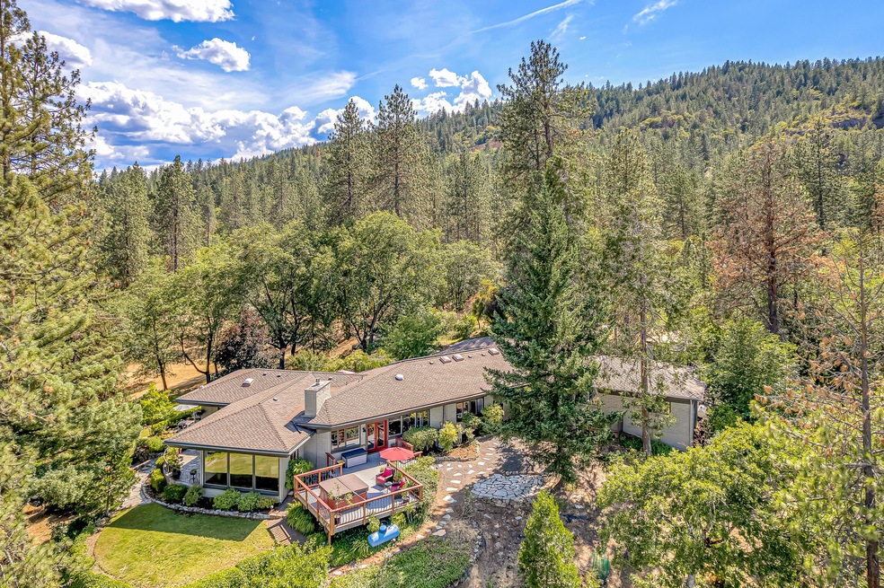 3658 Old Military Rd, Central Point, OR