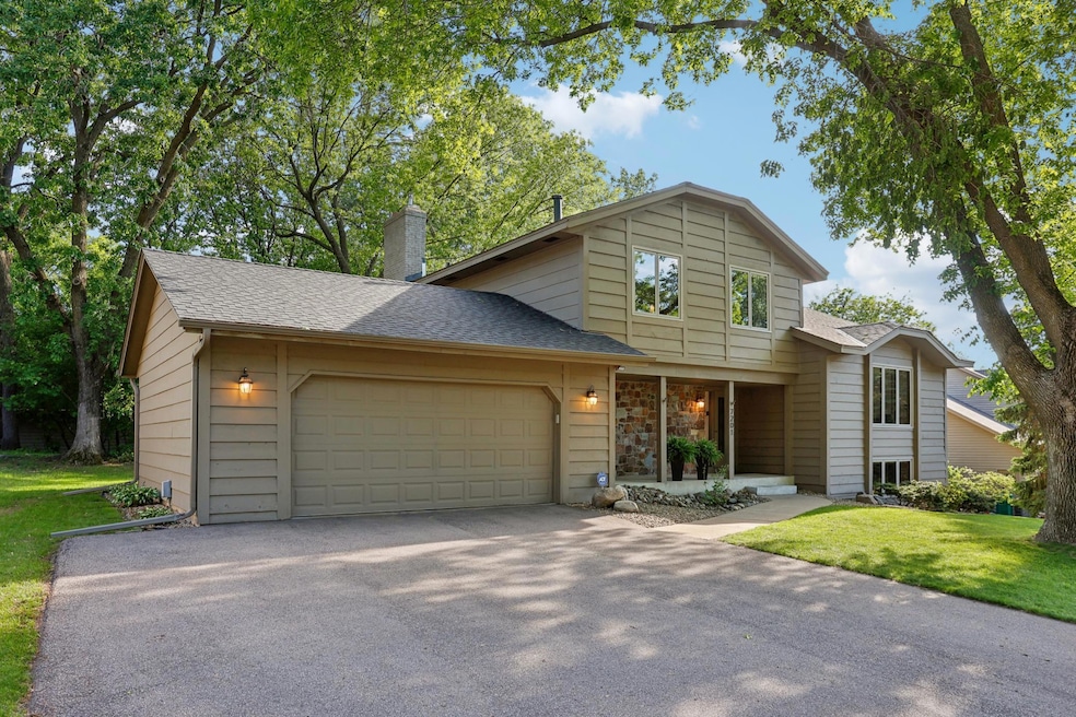 7201 Lakeview Dr, Bloomington, MN 55438 - photo 1