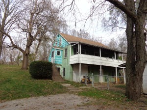 Welcome to 607 Van Buren