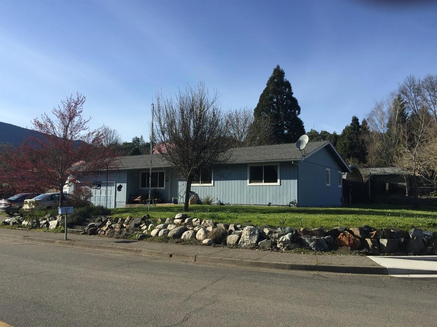 905 3rd St, Rogue River, OR 97537 - photo 1