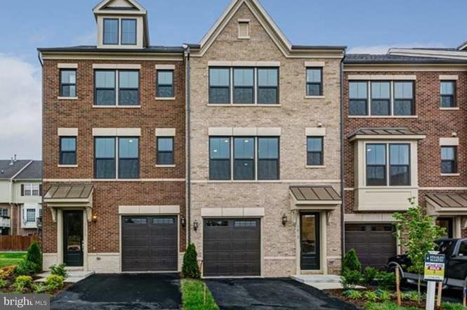 3739 Signal Knob Ct, Falls Church, VA 22041 - photo 1