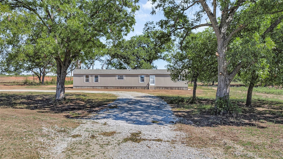 598 Dundee Rd, Ringling, OK 73456 - photo 1