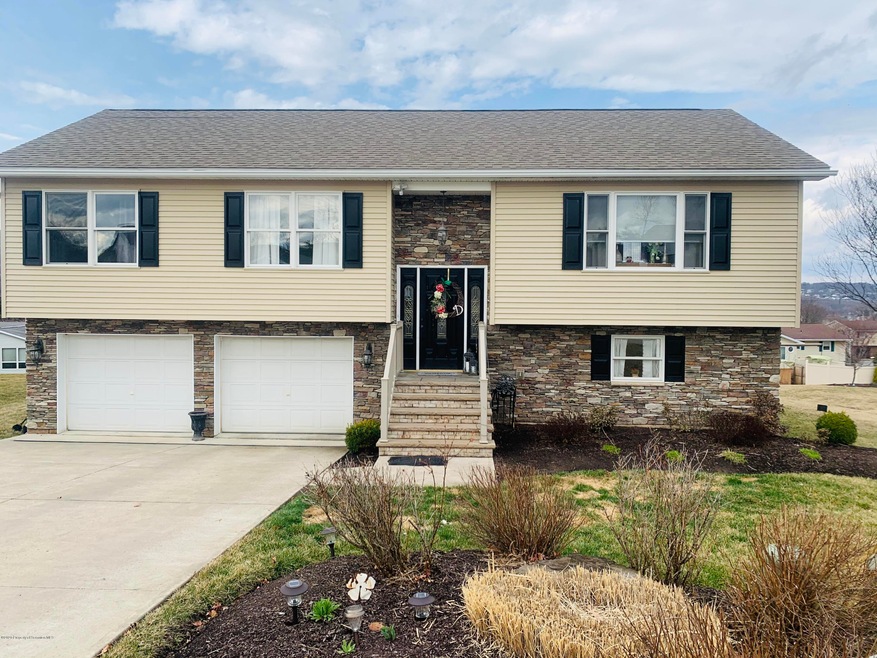 110 Commons Dr, Olyphant, PA 18447 - photo 1